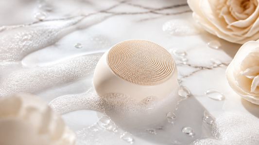 Cepillo sónico de limpieza facial SonicCleanse con espuma